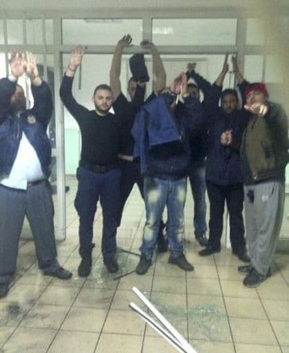 Atina: Predao se zatvorenik koji je oteo šest talaca Atina: Predao se zatvorenik koji je oteo šest talaca