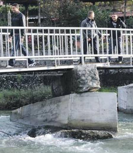 Glavni grad: Ne prelaziti preko mosta kod mlina Petra Tokova Glavni grad: Ne prelaziti preko mosta kod mlina Petra Tokova