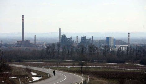 Uhapšeno 13 osoba u Smederevu, optuženi da su Željezaru oštetili za 5,7 miliona eura Uhapšeno 13 osoba u Smederevu, optuženi da su Željezaru oštetili za 5,7 miliona eura