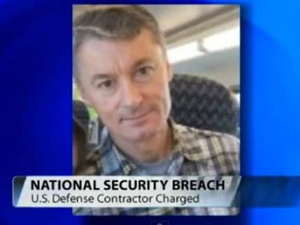 Skandal potresa Pentagon: Službenik odavao tajne ljubavnici Skandal potresa Pentagon: Službenik odavao tajne ljubavnici