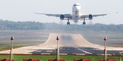 Avion "Azura" udario grom Avion "Azura" udario grom