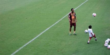 VIDEO: Ronaldinjo pronašao nasljednika! VIDEO: Ronaldinjo pronašao nasljednika!