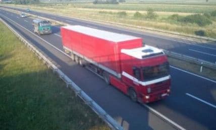 Vozač se onesvijestio, kamion išao sam 10 kilometara Vozač se onesvijestio, kamion išao sam 10 kilometara