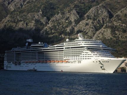 Mega kruzer MSC „Divina” uplovio u kotorski zaliv Mega kruzer MSC „Divina” uplovio u kotorski zaliv