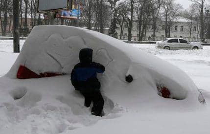 Kijev: Zbog snijega kolona od 70 kilometara Kijev: Zbog snijega kolona od 70 kilometara