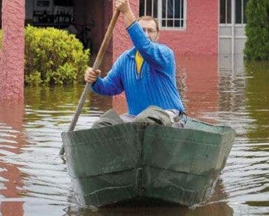 Podgorica: Četiri porodice evakuisane zbog poplava, u opasnosti još 50 kuća Podgorica: Četiri porodice evakuisane zbog poplava, u opasnosti još 50 kuća