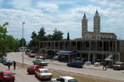 Tuzi: U masovnoj tuči u Gimnaziji povrijeđena tri učenika Tuzi: U masovnoj tuči u Gimnaziji povrijeđena tri učenika