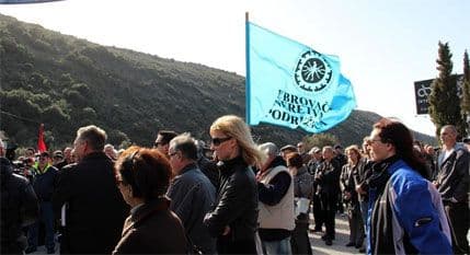 Na hrvatsko-crnogorskoj granici okupili se logoraši Morinja Na hrvatsko-crnogorskoj granici okupili se logoraši Morinja