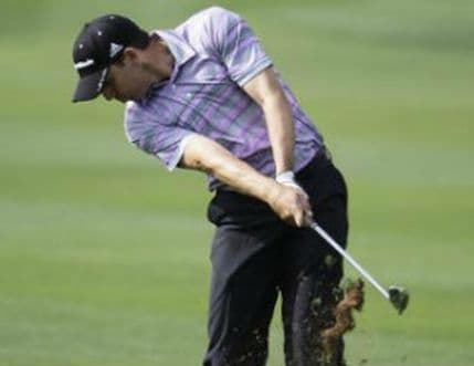 VIDEO: Sa drveta izveo golf udarac! VIDEO: Sa drveta izveo golf udarac!