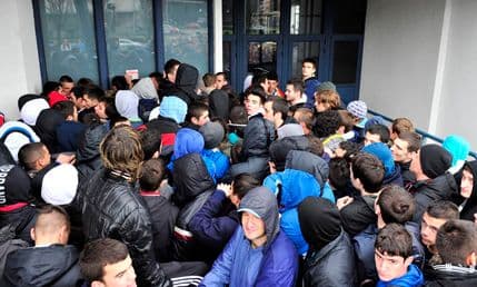 Crna Gora - Engleska: Ogromna gužva, karte planule za 10 minuta Crna Gora - Engleska: Ogromna gužva, karte planule za 10 minuta