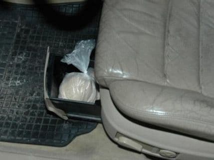 UP: Trojica uhapšenih zbog pola kilograma droge u "audiju" UP: Trojica uhapšenih zbog pola kilograma droge u "audiju"