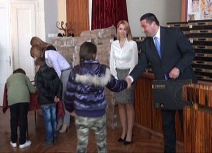 Računari iz Kine za učenike na sjeveru Crne Gore Računari iz Kine za učenike na sjeveru Crne Gore