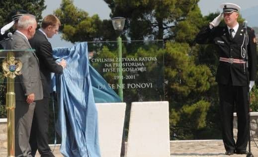 Ponovo oštećena Spomen ploča na Pobrežju Ponovo oštećena Spomen ploča na Pobrežju