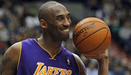 Kobi i povrijeđen stao uz rame Džordanu Kobi i povrijeđen stao uz rame Džordanu