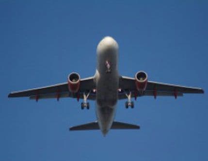 VIDEO: Fudbaleri savladali pijanog putnika! VIDEO: Fudbaleri savladali pijanog putnika!