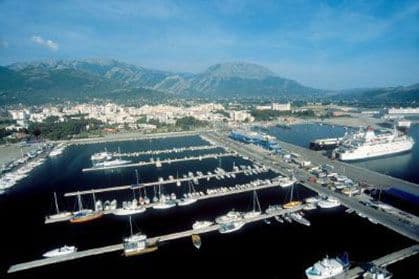 Pomoćniku komandira barske policije polomljena vilica, danas operacija u KC-u u Podgorici Pomoćniku komandira barske policije polomljena vilica, danas operacija u KC-u u Podgorici