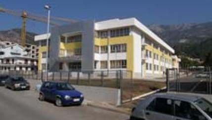 Budva: Policija traga za čovjekom koji zastrašuje djevojčice Budva: Policija traga za čovjekom koji zastrašuje djevojčice