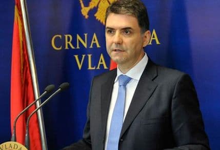 Predstavnici 17 udruženja farmera preuzeli vlasništvo nad mehanizacijom Predstavnici 17 udruženja farmera preuzeli vlasništvo nad mehanizacijom