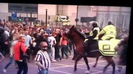 Navijač Njukasla: Konju, izvini, nijesam namjeravao da te udarim Navijač Njukasla: Konju, izvini, nijesam namjeravao da te udarim