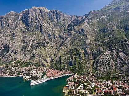 Kotor: Pošumljavanje kopna i čišćenje mora za Dan planete zemlje Kotor: Pošumljavanje kopna i čišćenje mora za Dan planete zemlje