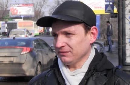 On vjeruje u ljubav: Dva mjeseca na istom mjestu čeka djevojku u koju se zaljubio On vjeruje u ljubav: Dva mjeseca na istom mjestu čeka djevojku u koju se zaljubio