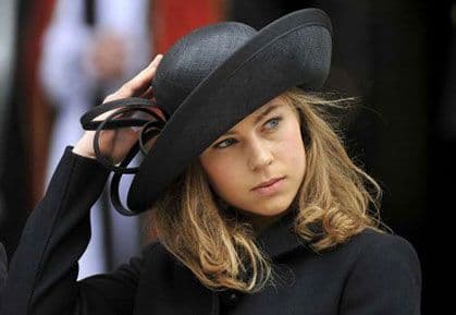 Unuka Margaret Tačer oduševila govorom na babinoj sahrani Unuka Margaret Tačer oduševila govorom na babinoj sahrani