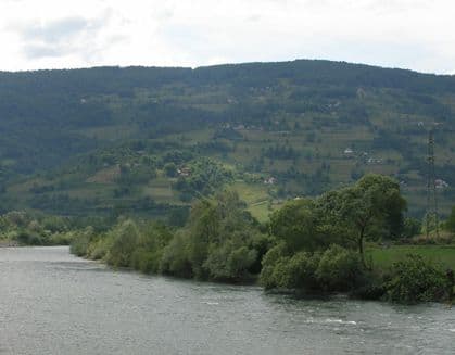 Djevojka s mosta skočila u Lim, prošla sa lakšim povredama Djevojka s mosta skočila u Lim, prošla sa lakšim povredama