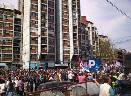 Protest u Kosovskoj Mitrovici: Vrijeme je za osnivanje Skupštine Autonomne Pokrajine Protest u Kosovskoj Mitrovici: Vrijeme je za osnivanje Skupštine Autonomne Pokrajine