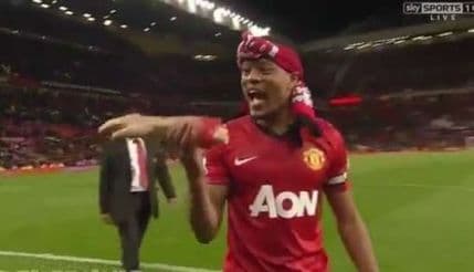 VIDEO: Pogledajte kako se Evra narugao Suarezu i "grizao ruku" VIDEO: Pogledajte kako se Evra narugao Suarezu i "grizao ruku"