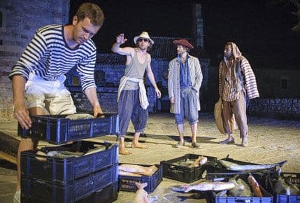 Velika scena za Goldonijeve "Ribarske svađe" Velika scena za Goldonijeve "Ribarske svađe"