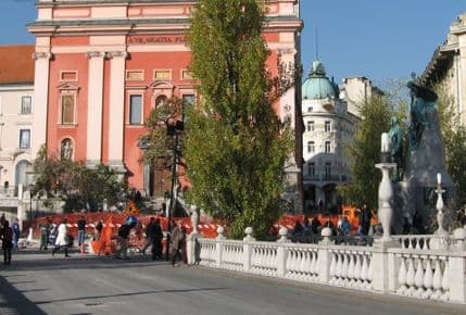 Slovenija prodaje Telekom i Petrol Slovenija prodaje Telekom i Petrol