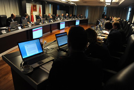 VLADA: Zahtjev za poništenje predsjedničkih izbora neprihvatljiv i pravno neizvodljiv VLADA: Zahtjev za poništenje predsjedničkih izbora neprihvatljiv i pravno neizvodljiv