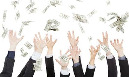 Sa "neba" padao novac: Prolaznici zamoljeni da ga vrate Sa "neba" padao novac: Prolaznici zamoljeni da ga vrate