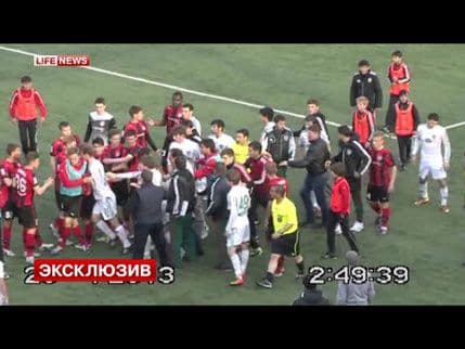 VIDEO: Sudija tuče fudbalera! VIDEO: Sudija tuče fudbalera!