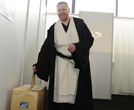 Gradonačelnik Rejkjavika glasao kao Džedaj Gradonačelnik Rejkjavika glasao kao Džedaj