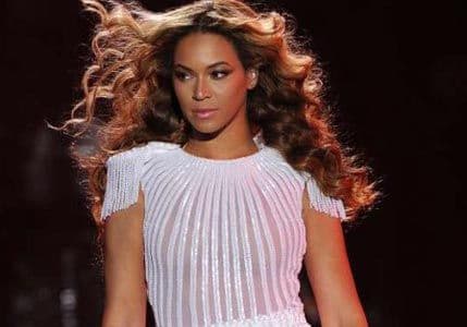 Razmažena Bijonse: Pije vodu na slamčicu od titanijuma Razmažena Bijonse: Pije vodu na slamčicu od titanijuma