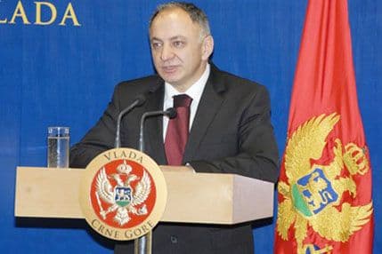 LAZOVIĆ: Vlada ne može da pozajmljuje novac privatnim firmama LAZOVIĆ: Vlada ne može da pozajmljuje novac privatnim firmama