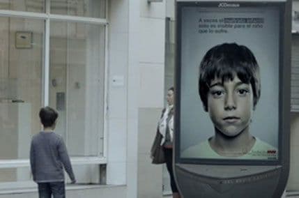 VIDEO: Nevjerovatna reklama za djecu žrtve nasilja VIDEO: Nevjerovatna reklama za djecu žrtve nasilja