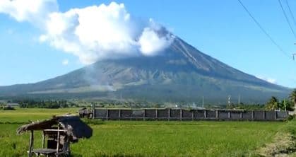 Probuđeni vulkan na Filipinima ubio najmanje pet turista Probuđeni vulkan na Filipinima ubio najmanje pet turista