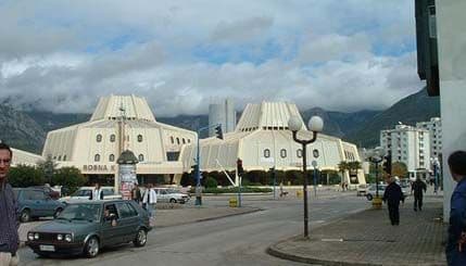 Iz bjekstva sami došli na suđenje zbog prebijanja policajca u restoranu Vidikovac Iz bjekstva sami došli na suđenje zbog prebijanja policajca u restoranu Vidikovac