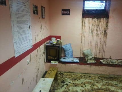 Demolirane prostorije Udruženja anonimnih narkomana, poručeno im da su „smeće koje treba izbaciti“ Demolirane prostorije Udruženja anonimnih narkomana, poručeno im da su „smeće koje treba izbaciti“