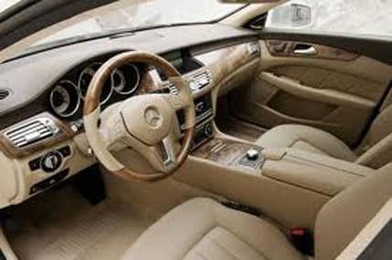 Mercedes povlači 3.500 automobila zbog problema sa vazdušnim jastucima Mercedes povlači 3.500 automobila zbog problema sa vazdušnim jastucima