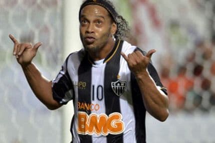 VIDEO: Nove čarolije Ronaldinja VIDEO: Nove čarolije Ronaldinja