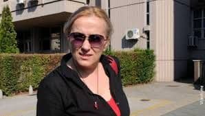 Sinoć napadnuta novinarka "Vijesti" Olivera Lakić Sinoć napadnuta novinarka "Vijesti" Olivera Lakić