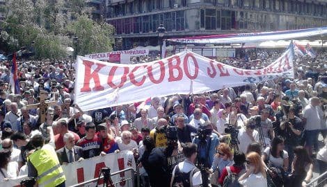 Amfilohije na mitingu za Kosovo: Molimo se za upokojenje Vlade i Skupštine Srbije Amfilohije na mitingu za Kosovo: Molimo se za upokojenje Vlade i Skupštine Srbije