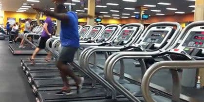 Pogledajte nevjerovatnu eleganciju u plesu na traci za trčanje Pogledajte nevjerovatnu eleganciju u plesu na traci za trčanje