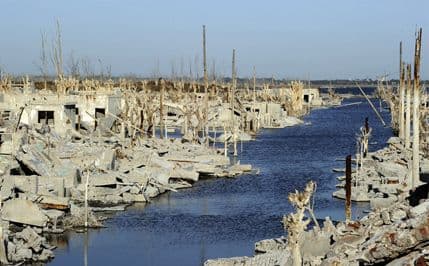 Turisti hrle u grad koji je četvrt vijeka bio pod vodom Turisti hrle u grad koji je četvrt vijeka bio pod vodom