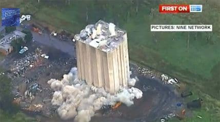 Australija: Zgrada za rušenje "preživjela" eksploziv, oborili je bageri(VIDEO) Australija: Zgrada za rušenje "preživjela" eksploziv, oborili je bageri(VIDEO)