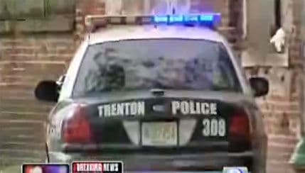Okončana opsada kuće u Nju Džersiju, ubijen otmičar petoro djece(VIDEO) Okončana opsada kuće u Nju Džersiju, ubijen otmičar petoro djece(VIDEO)