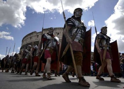 Što je doprinijelo slomu Rimskog carstva? Što je doprinijelo slomu Rimskog carstva?